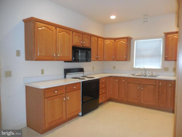 52 HICKORY ST, Palmyra, PA 17078