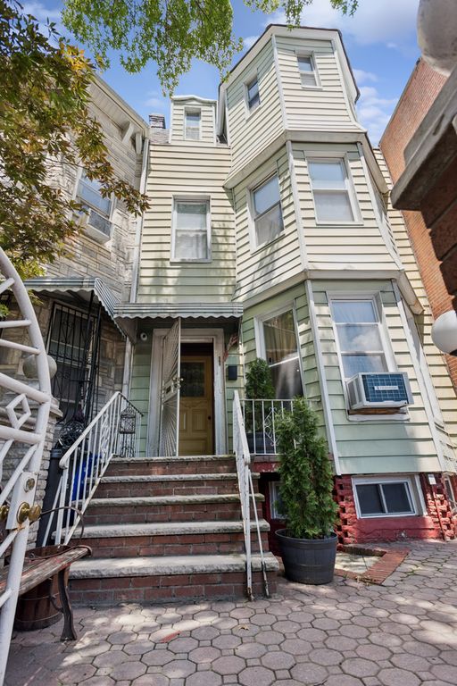 285 WINTHROP Street, New York City, NY 11225