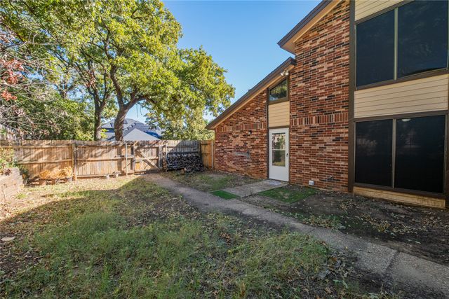 675 Harbor Drive N C, Azle, TX 76020