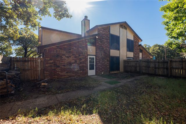 675 Harbor Drive N C, Azle, TX 76020