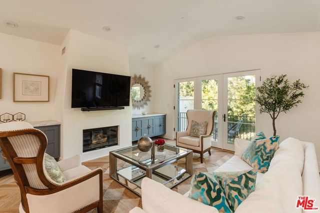 1619 Artesia Boulevard A, Manhattan Beach, CA 90266