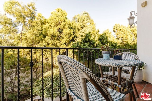 1619 Artesia Boulevard A, Manhattan Beach, CA 90266