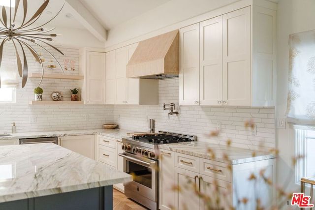 1619 Artesia Boulevard A, Manhattan Beach, CA 90266