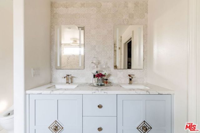 1619 Artesia Boulevard A, Manhattan Beach, CA 90266