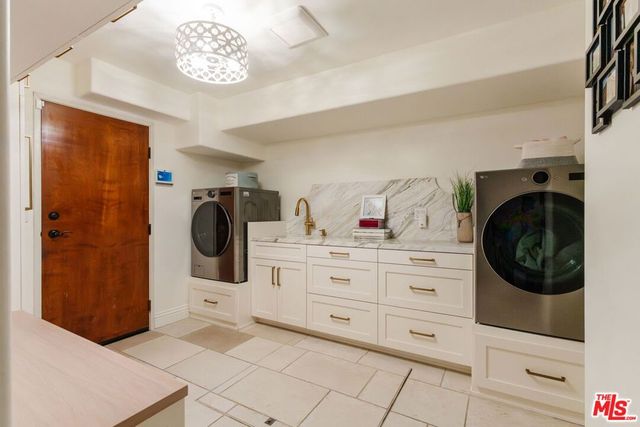 1619 Artesia Boulevard A, Manhattan Beach, CA 90266