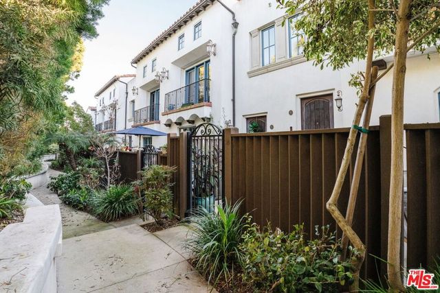 1619 Artesia Boulevard A, Manhattan Beach, CA 90266