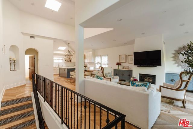 1619 Artesia Boulevard A, Manhattan Beach, CA 90266