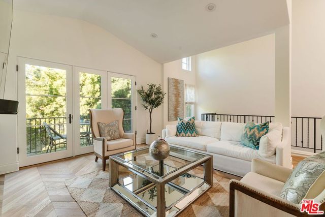 1619 Artesia Boulevard A, Manhattan Beach, CA 90266