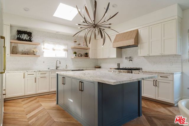 1619 Artesia Boulevard A, Manhattan Beach, CA 90266