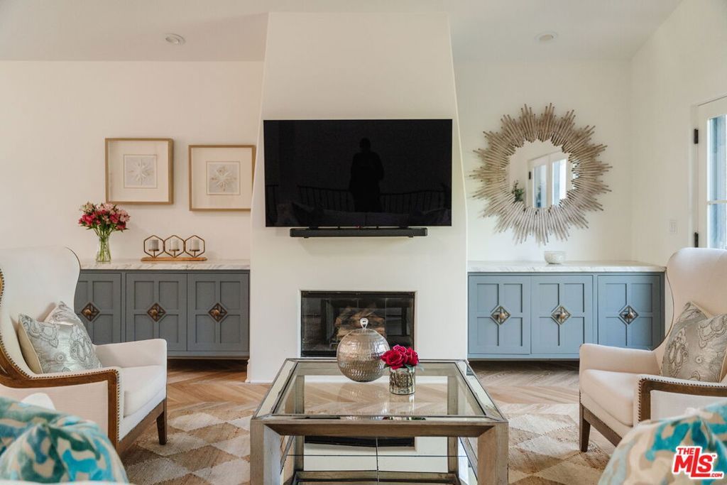 1619 Artesia Boulevard A, Manhattan Beach, CA 90266