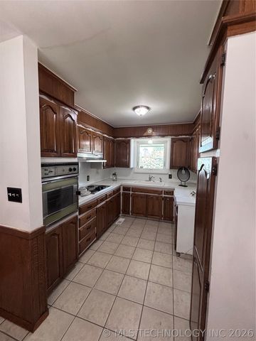 1025 N Hickory Place, Broken Arrow, OK 74012