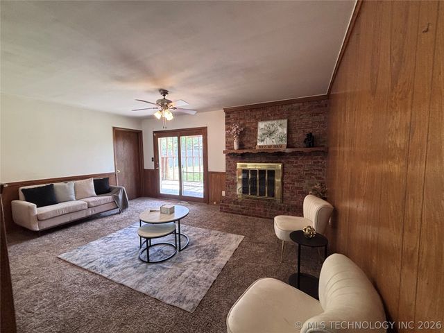 1025 N Hickory Place, Broken Arrow, OK 74012