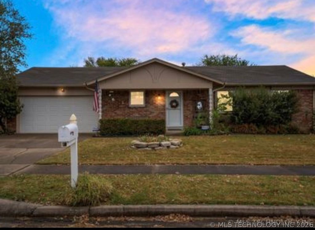 1025 N Hickory Place, Broken Arrow, OK 74012