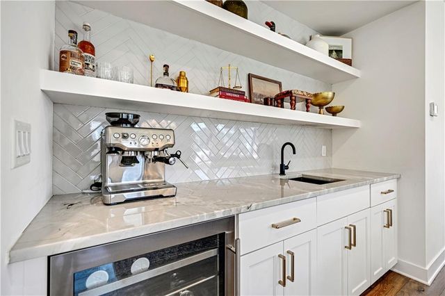 5203 W 71st Terrace, Prairie Village, KS 66208