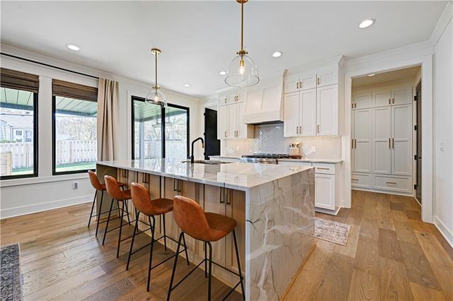 5203 W 71st Terrace, Prairie Village, KS 66208