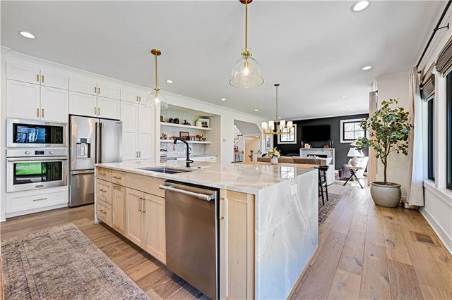 5203 W 71st Terrace, Prairie Village, KS 66208