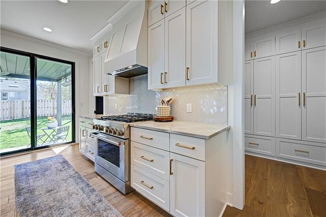 5203 W 71st Terrace, Prairie Village, KS 66208