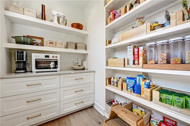 5203 W 71st Terrace, Prairie Village, KS 66208