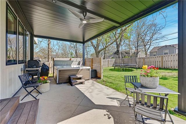 5203 W 71st Terrace, Prairie Village, KS 66208
