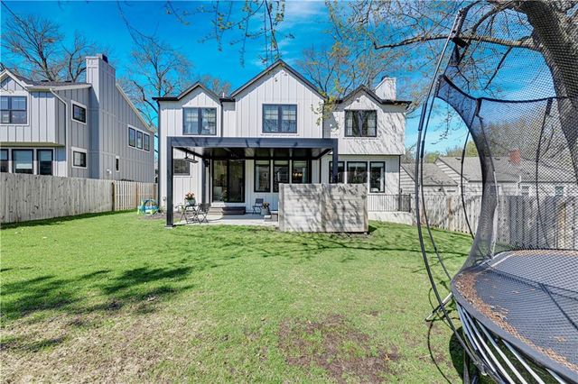 5203 W 71st Terrace, Prairie Village, KS 66208