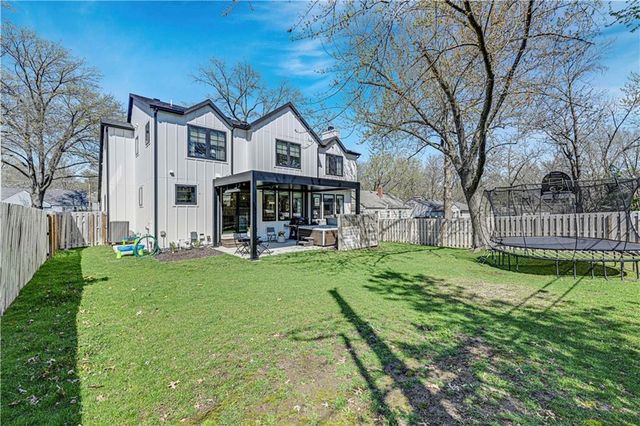 5203 W 71st Terrace, Prairie Village, KS 66208