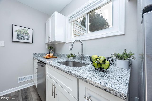 8615 MIDI AVE, Parkville, MD 21234