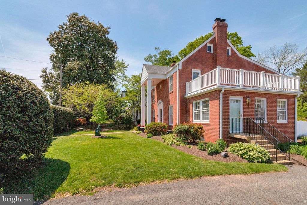 6211 LANGSTON BLVD, Arlington, VA 22205