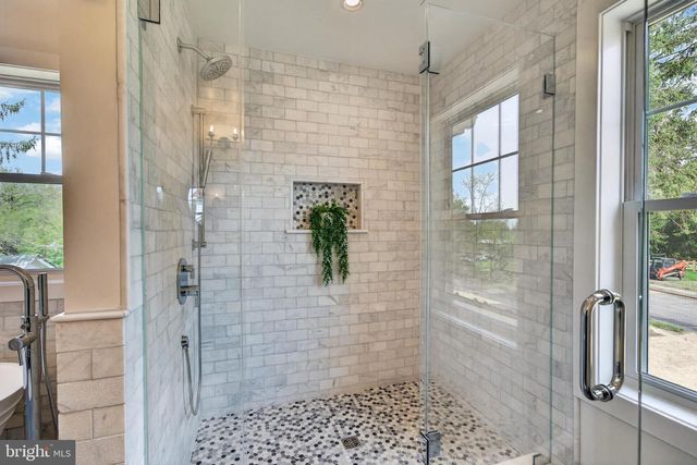 13 RHOADS LN, Media, PA 19063