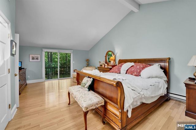 11 Dogwood Court, Mahwah, NJ 07430