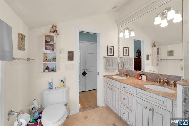 11 Dogwood Court, Mahwah, NJ 07430