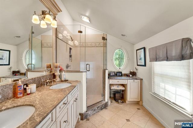 11 Dogwood Court, Mahwah, NJ 07430