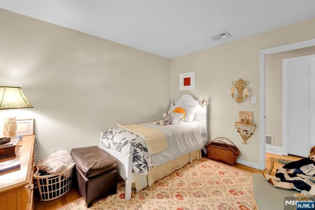 11 Dogwood Court, Mahwah, NJ 07430