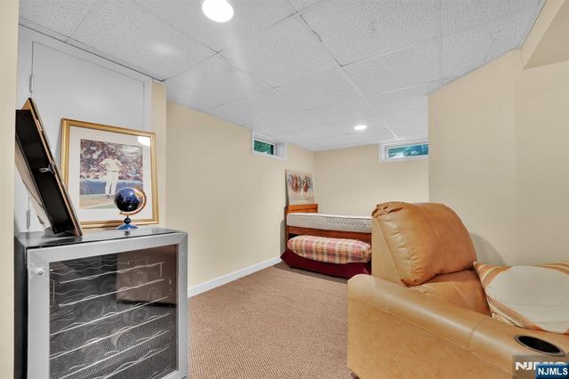 11 Dogwood Court, Mahwah, NJ 07430