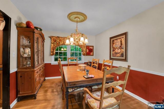 11 Dogwood Court, Mahwah, NJ 07430