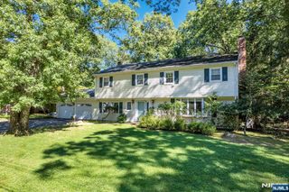11 Dogwood Court, Mahwah, NJ 07430