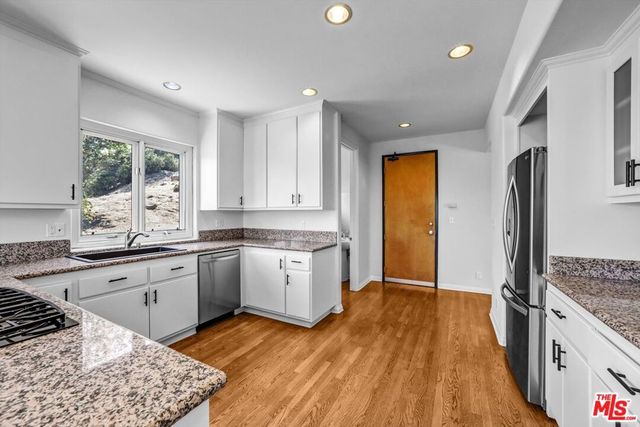 6852 Woody Trail, Los Angeles, CA 90068