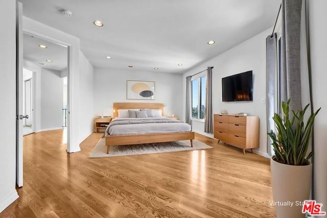 6852 Woody Trail, Los Angeles, CA 90068