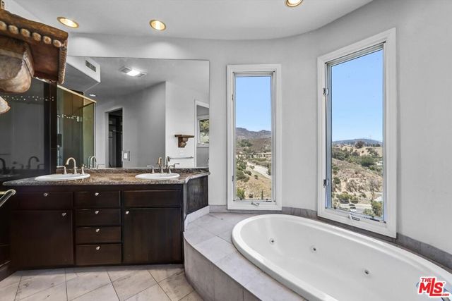 6852 Woody Trail, Los Angeles, CA 90068