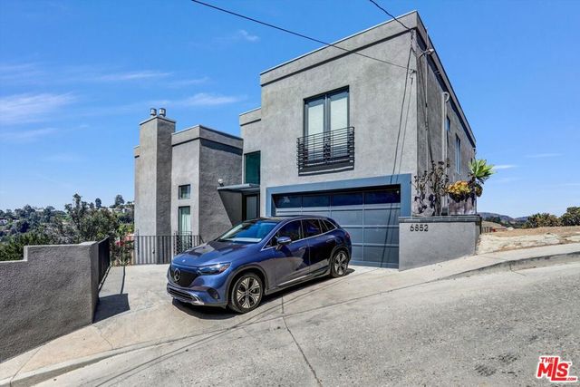 6852 Woody Trail, Los Angeles, CA 90068