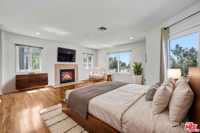 6852 Woody Trail, Los Angeles, CA 90068