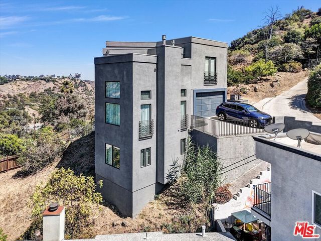 6852 Woody Trail, Los Angeles, CA 90068
