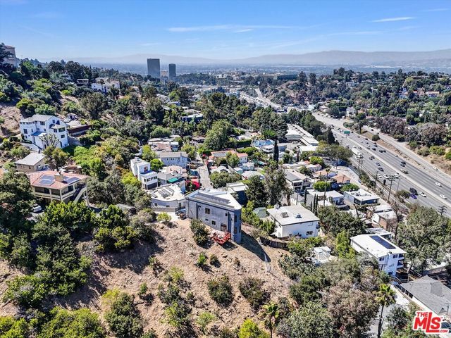 6852 Woody Trail, Los Angeles, CA 90068