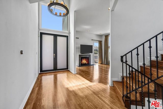 6852 Woody Trail, Los Angeles, CA 90068