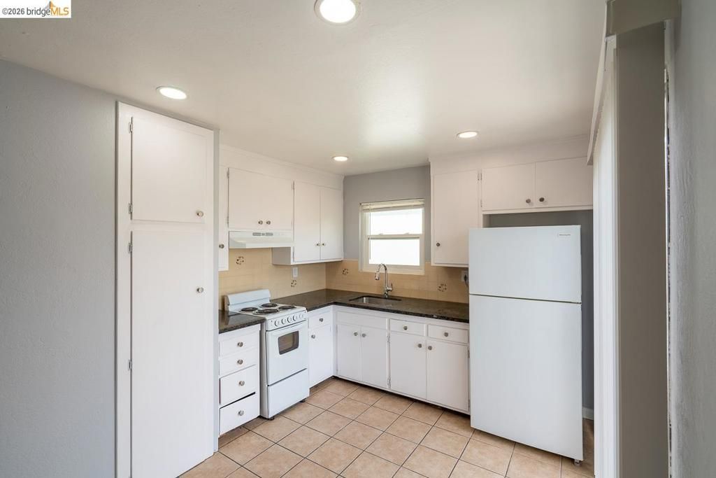 Image 13 of property listing at 3414 64Th Avenue Pl, Oakland, CA 94605