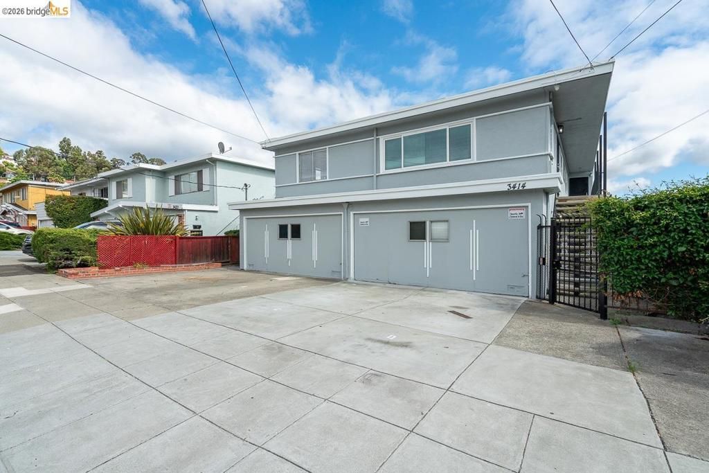 Image 2 of property listing at 3414 64Th Avenue Pl, Oakland, CA 94605
