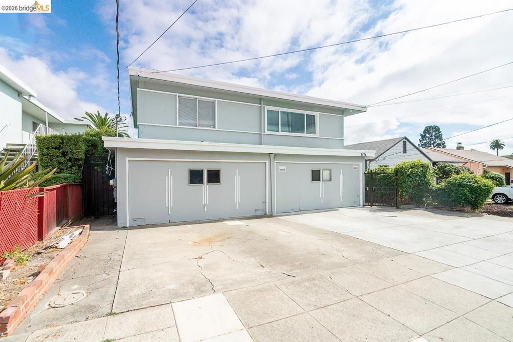 Image 3 of property listing at 3414 64Th Avenue Pl, Oakland, CA 94605