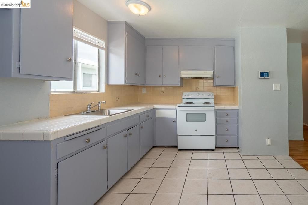 Image 6 of property listing at 3414 64Th Avenue Pl, Oakland, CA 94605