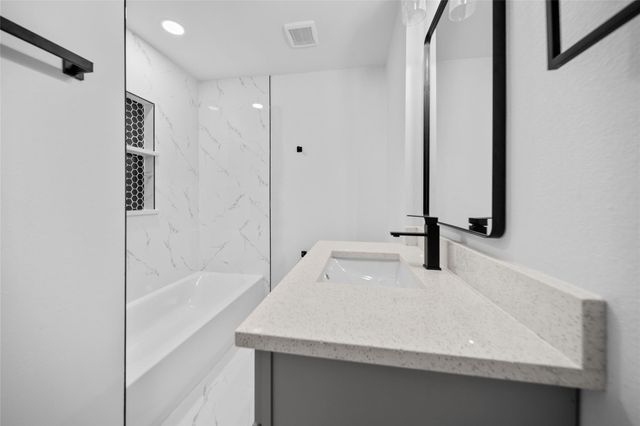 6319 Annunciation Street, Houston, TX 77016