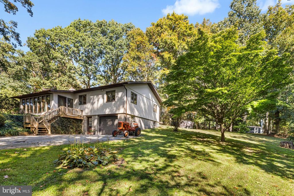Image 2 of property listing at 91 NEWLIN RD, Parkesburg, PA 19365