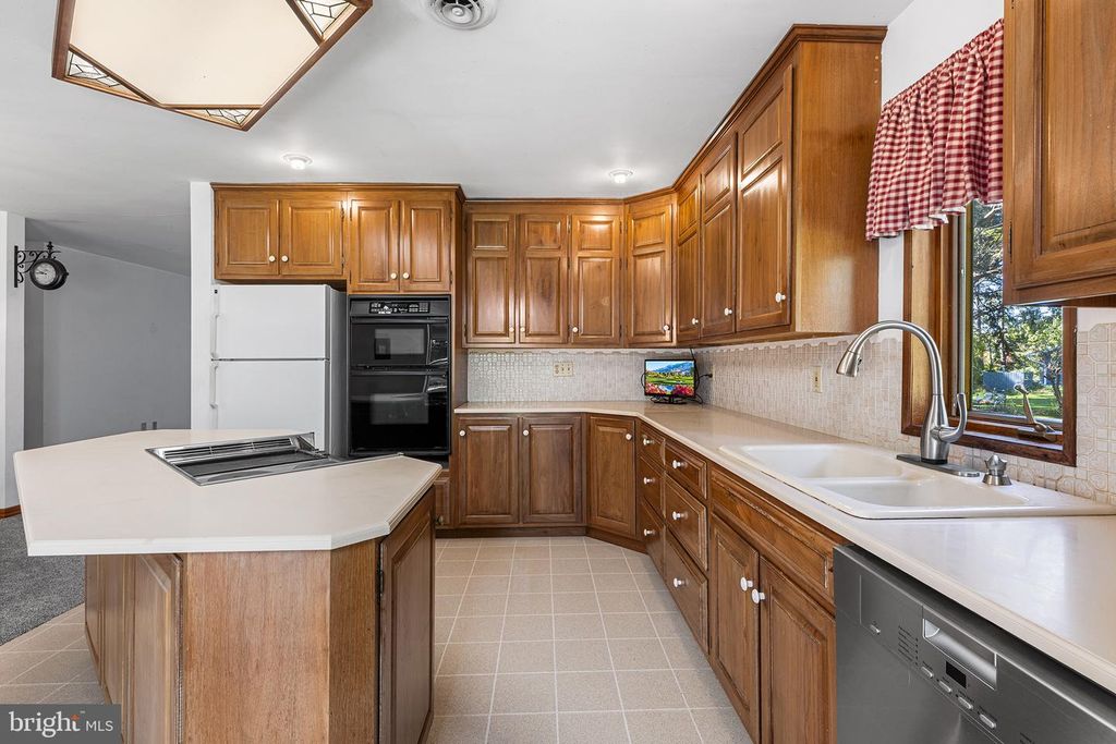 Image 12 of property listing at 91 NEWLIN RD, Parkesburg, PA 19365